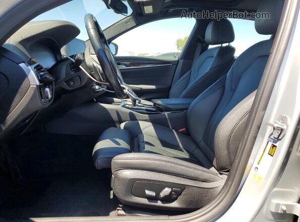 WBAJR3C07LWW61577 2020 BMW 5 SERIES Серебряный Вид салона спереди