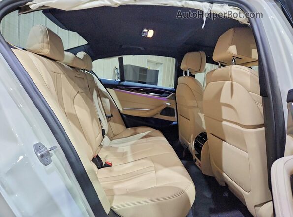 WBAJS3C0XLWW82525 2020 BMW 5 SERIES Белый Вид задних сидений