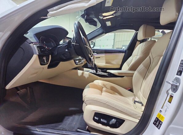 WBAJS3C0XLWW82525 2020 BMW 5 SERIES Белый Вид салона спереди