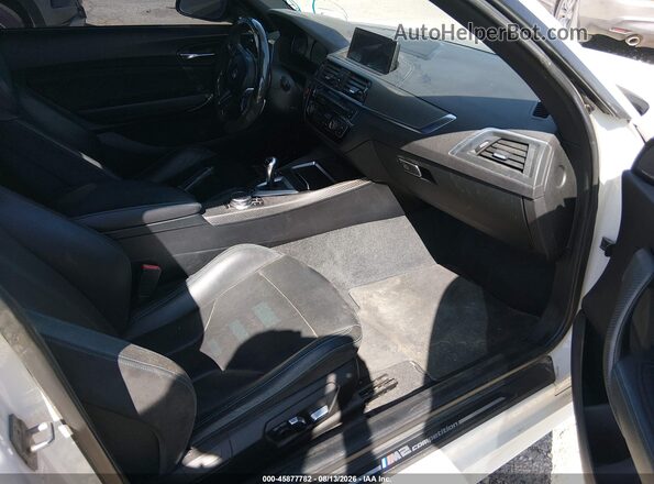 WBS2U7C54K7D01860 2019 BMW M2 White Widok wnętrza z przodu