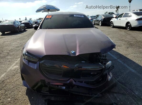 WBS83FK00SCU35556 2025 BMW M5 Purple Widok z przodu