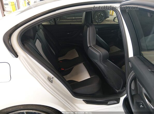 WBS8M9C53J5L00311 2018 BMW M3 White Widok naklejki z numerem VIN