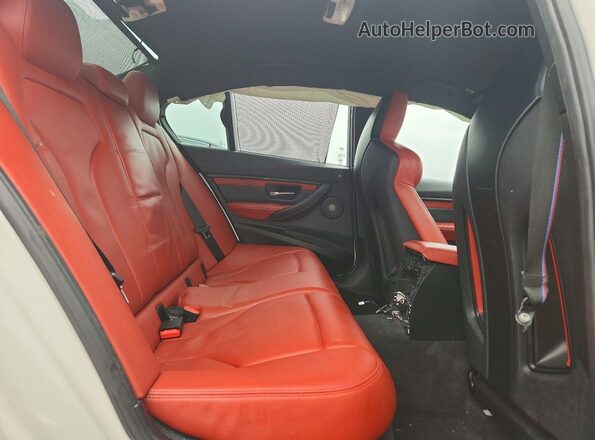 WBS8M9C56J5K98960 2018 BMW M3 White Vista de los asientos traseros