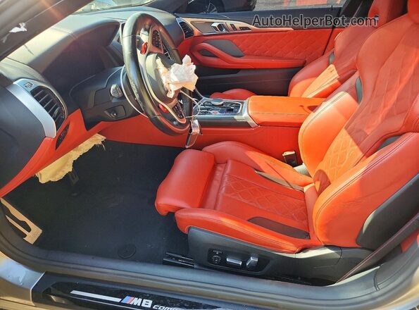 WBSAE0C07NCJ77306 2022 BMW M8 Серый Вид салона спереди