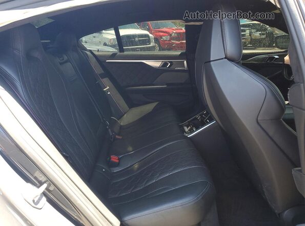 WBSGV0C03LCD68215 2020 BMW M8 Gray Widok tylnych siedzeń