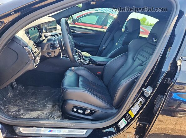 WBSJF0C53JB283101 2018 BMW M5 Черный Вид салона спереди
