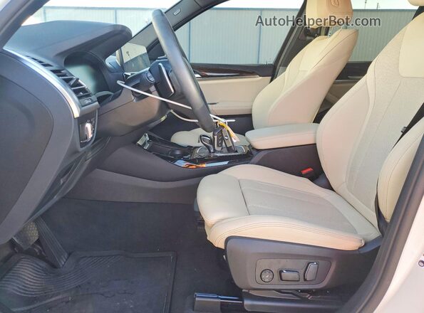 WBX47DP09RN314081 2024 BMW X3 White Вид салону спереду