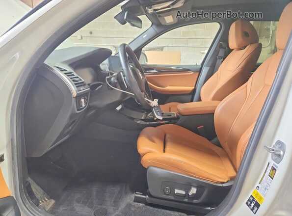 WBX57DP09PN188113 2023 BMW X3 White Front interior view