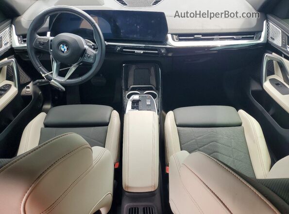 WBX63GM05R5Y47720 2024 BMW X2 White Dashboard view