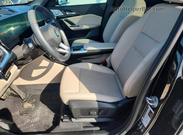 WBX73EF00R5019869 2024 BMW X1 Черный Вид салона спереди