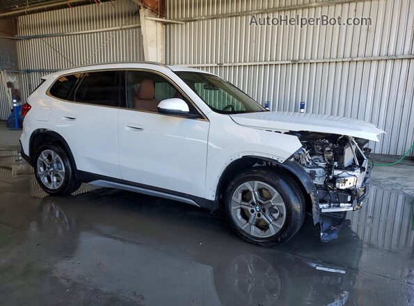 WBX73EF01T5621185 2026 BMW X1 White Front right