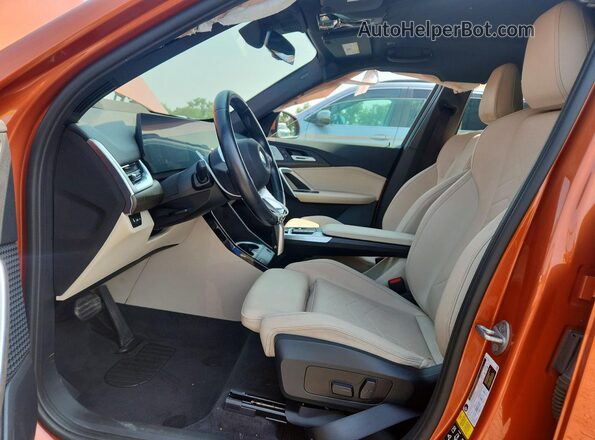WBX73EF03P5X17664 2023 BMW X1 Orange Սալոնի դիմացի տեսք
