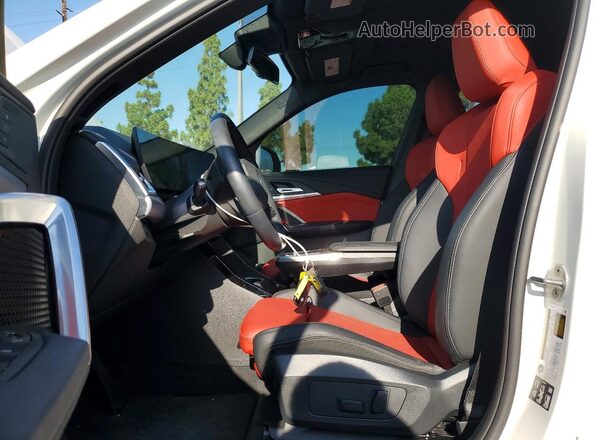 WBX73EF03S5314227 2025 BMW X1 White Вид салону спереду