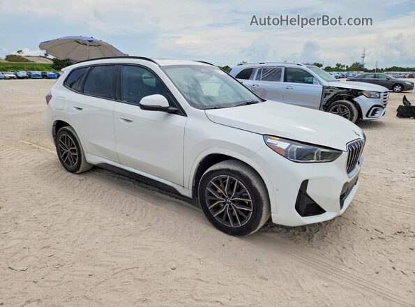 WBX73EF03T5475906 2026 BMW X1 Белый Передняя правая четверть