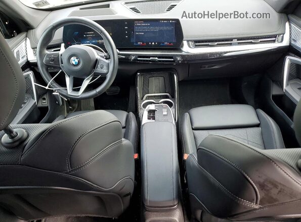 WBX73EF04S5079501 2025 BMW X1 Black Widok deski rozdzielczej