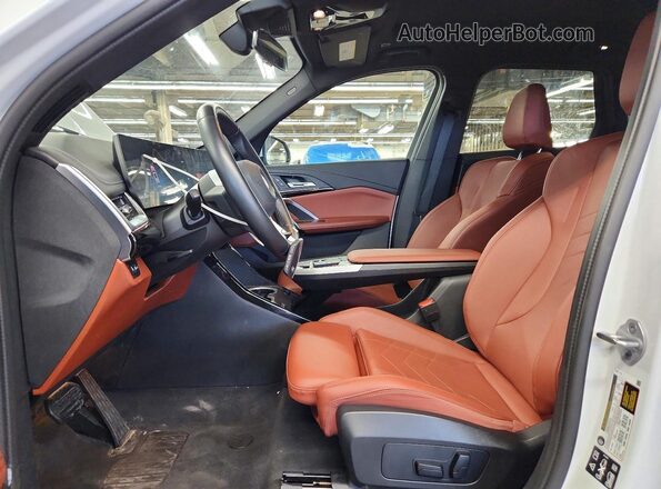 WBX73EF04T5470908 2026 BMW X1 White Front interior view
