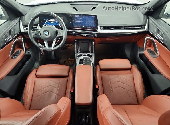WBX73EF04T5470908 2026 BMW X1 White Dashboard view