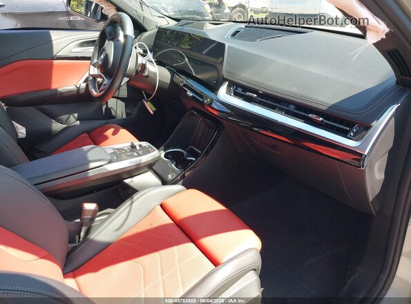 WBX73EF05S5116216 2025 BMW X1 Silver Սալոնի դիմացի տեսք