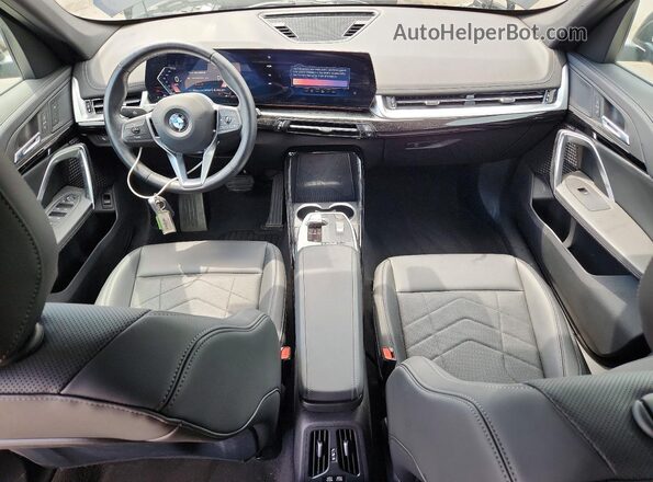 WBX73EF06S5261104 2025 BMW X1 Black წინა პანელის ხედი