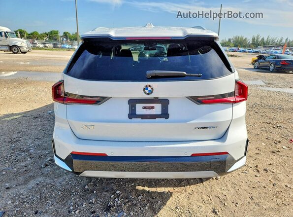 WBX73EF06T5710363 2026 BMW X1 White Rear view
