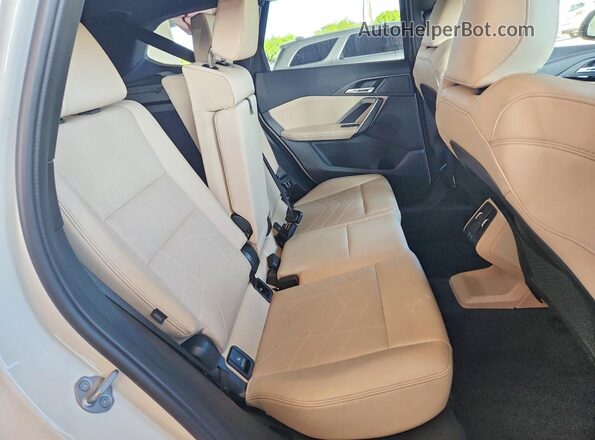 WBX73EF07P5X64308 2023 BMW X1 White Widok wnętrza z tyłu