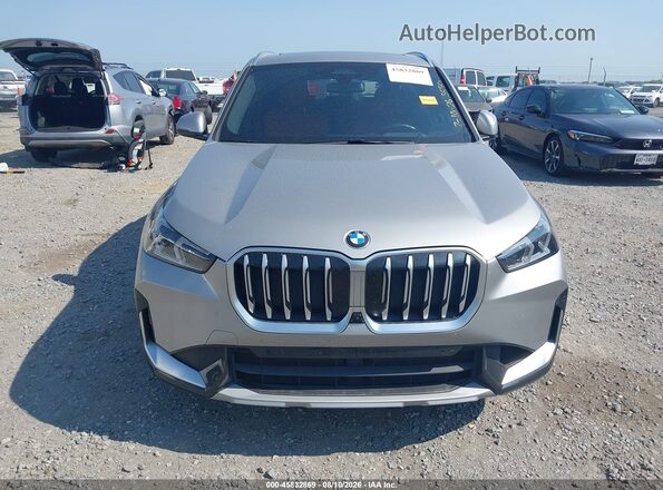 WBX73EF07S5056794 2025 BMW X1 Серебряный Вид щитка приборов