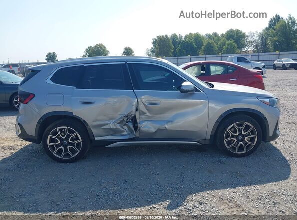 WBX73EF07S5056794 2025 BMW X1 Серебряный Вид задней части салона
