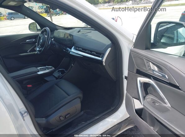 WBX73EF07S5220934 2025 BMW X1 White Вид салону спереду