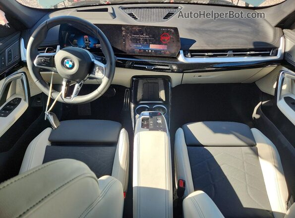 WBX73EF07T5540434 2026 BMW X1 Teal Առջևի վահանակի տեսք