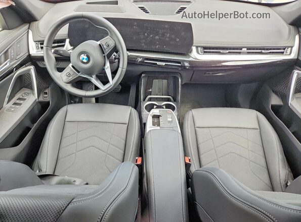 WBX73EF07T5588273 2026 BMW X1 Blue Vista del salpicadero