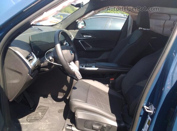 WBX73EF07T5588273 2026 BMW X1 Blue Vista interior delantera