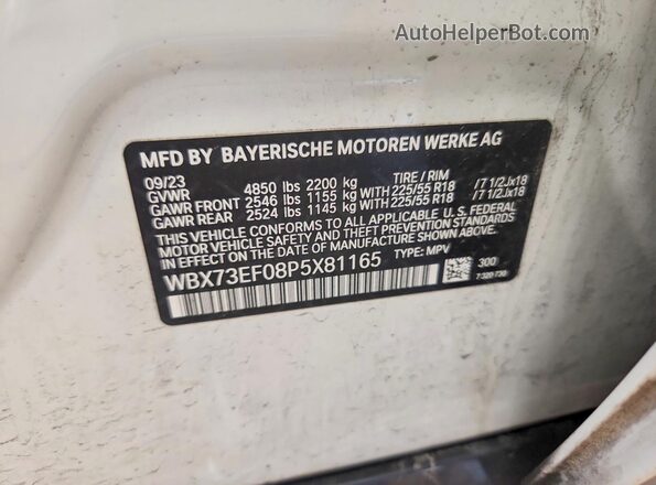 WBX73EF08P5X81165 2023 BMW X1 White Widok naklejki z numerem VIN