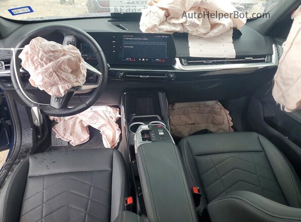 WBX73EF08R5030182 2024 BMW X1 Blue Առջևի վահանակի տեսք