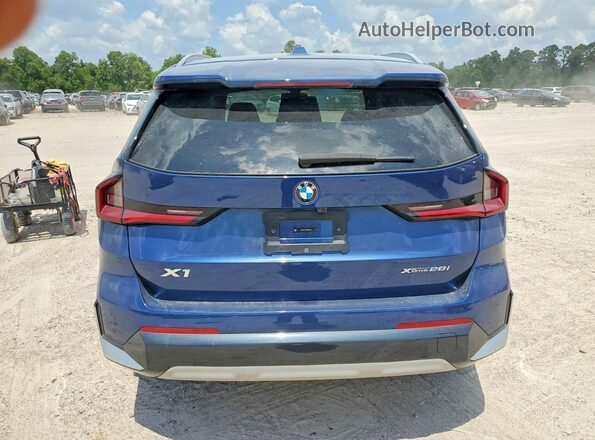 WBX73EF08R5Z06426 2024 BMW X1 Blue Vista trasera