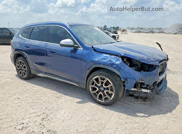 WBX73EF08R5Z06426 2024 BMW X1 Blue Delantero derecho