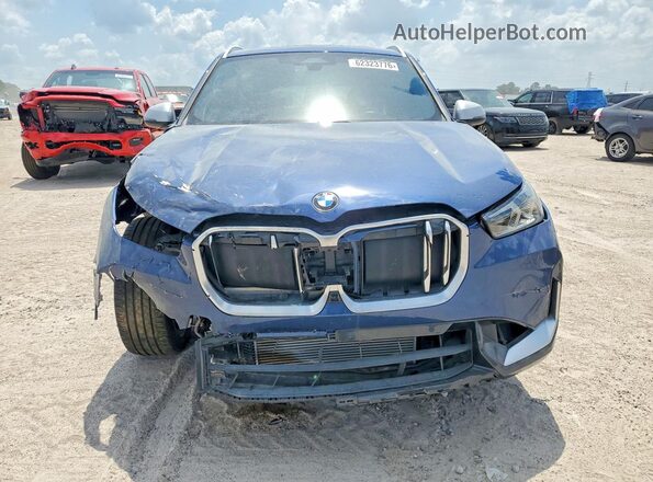 WBX73EF08R5Z06426 2024 BMW X1 Blue Vista frontal
