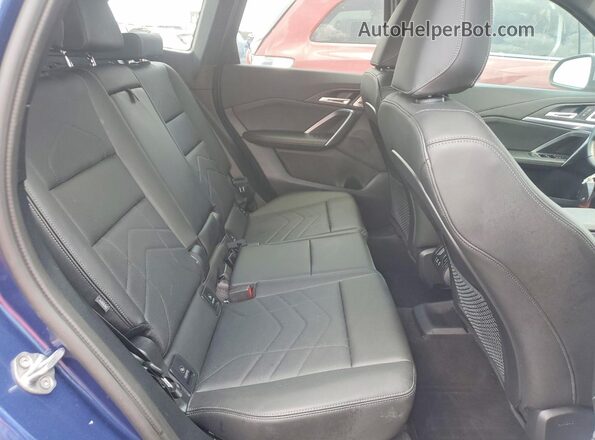 WBX73EF08R5Z06426 2024 BMW X1 Blue Vista interior trasera