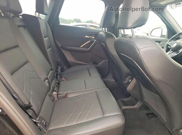 WBX73EF08R5Z87508 2024 BMW X1 Черный Вид задней части салона