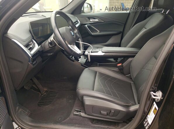 WBX73EF08R5Z87508 2024 BMW X1 Черный Вид салона спереди