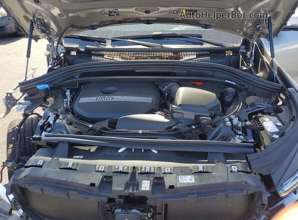 WBX73EF08T5497044 2026 BMW X1 Silver Вид підкапотного простору