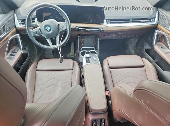 WBX73EF09P5W38239 2023 BMW X1 Green Вид панелі приладів