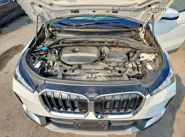 WBX73EF09P5W47815 2023 BMW X1 White Widok wnętrza z tyłu