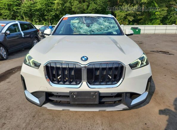 WBX73EF09P5W47815 2023 BMW X1 White Widok z przodu