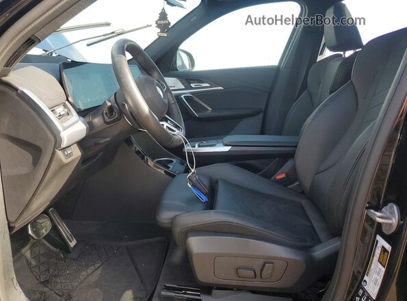 WBX73EF09S5349211 2025 BMW X1 Black წინა სალონის ხედი