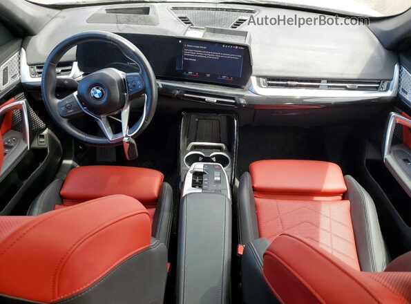 WBX73EF0XP5Y21522 2023 BMW X1 White წინა პანელის ხედი