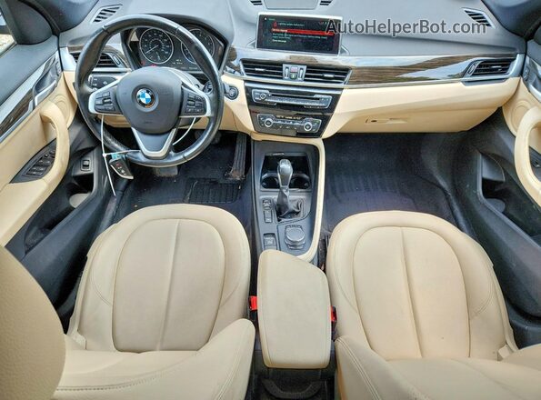 WBXHT3C30J5F91832 2018 BMW X1 Blue Вид панелі приладів