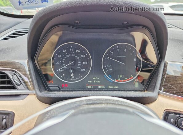 WBXHT3C30J5F91832 2018 BMW X1 Blue Вид щитка приладів