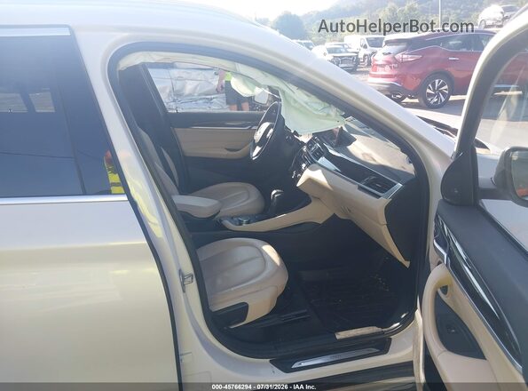 WBXHT3C30J5K28816 2018 BMW X1 Белый Вид салона спереди