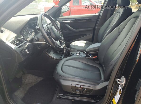 WBXHT3C30J5L24459 2018 BMW X1 Black წინა სალონის ხედი