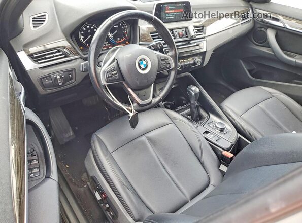 WBXHT3C30J5L28009 2018 BMW X1 White Вид панелі приладів